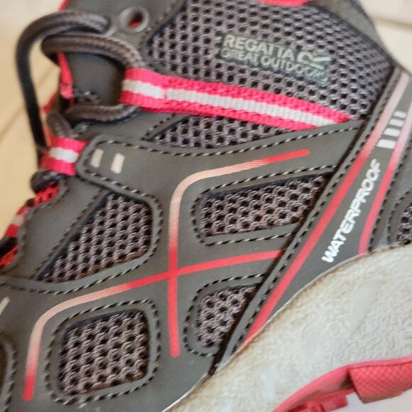 Little Girls Size 13 Hiking Boots - Picture 4 of 5